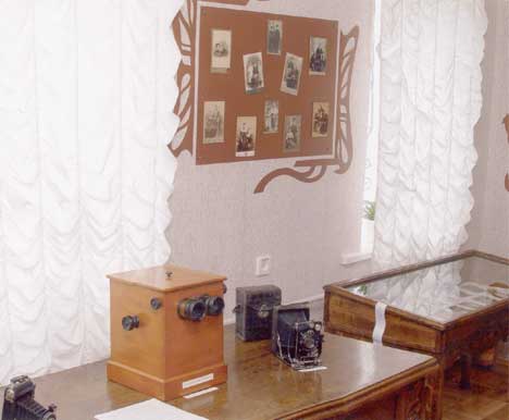 tutk087.jpg (17046 bytes)