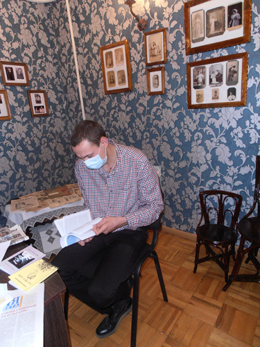 kar2873-3.jpg (121310 bytes)